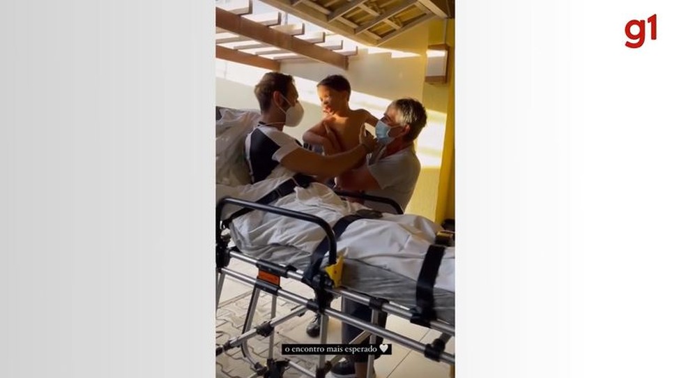 Policial recebeu alta após quase 50 dias internado e reencontrou o filho, em Fortaleza. — Foto: Reprodução/Nara Feijó