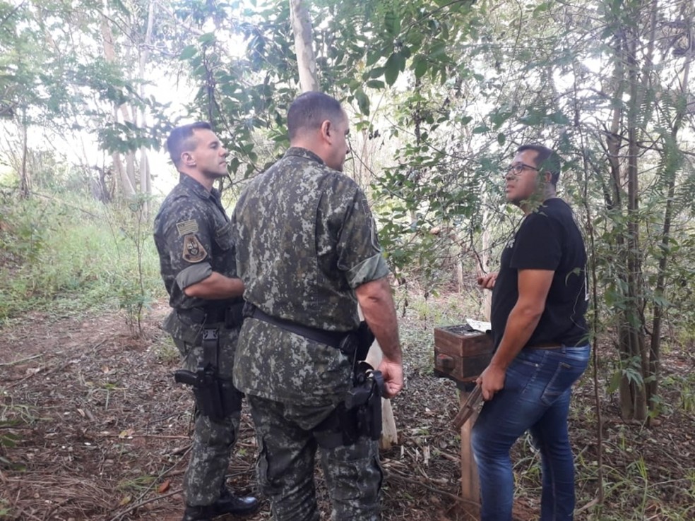 Representantes da Polícia Ambiental e gestores deram início às ações de educação ambiental na cidade — Foto: Prefeitura de Marília/Divulgação