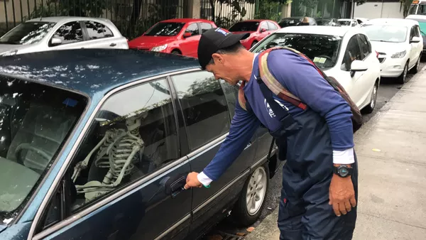 Em Protesto Homem Coloca Esqueleto Dentro De Carro Na Zona Sul Do Rio Rio De Janeiro G1 Vai lembrar do tempo que tinha vinte anos c9 vai lembrar de mim e se perguntar. homem coloca esqueleto dentro de carro