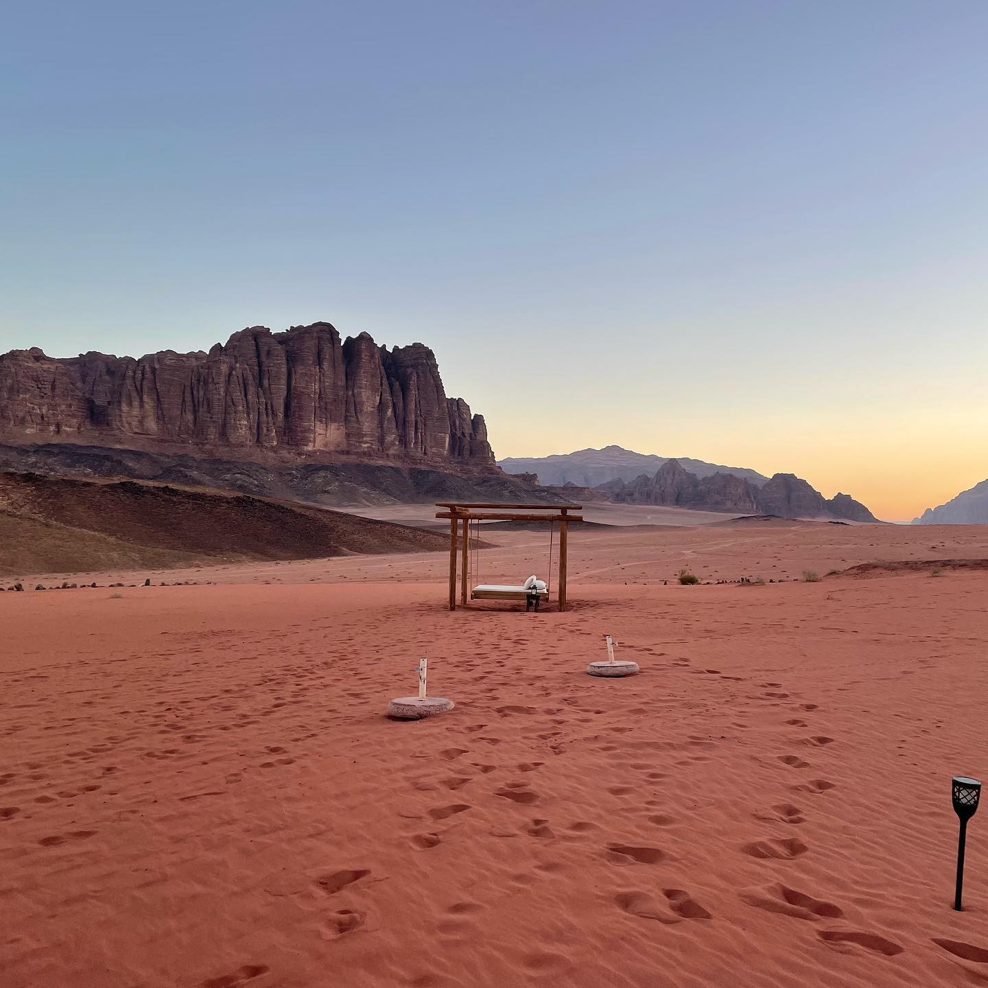 Luana Piovani mostra café da manhã no meio do deserto com o namorado (Foto: reprodução/instagram)