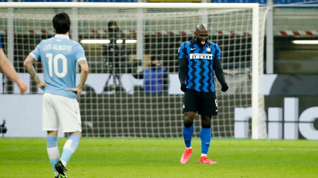 Lukaku comemora um de seus gols sobre a Lazio