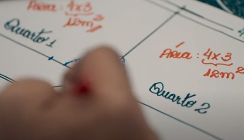 Prêmio Educador do Ano de 2020 vai para o professor Luiz Felipe Silva, que usa plantas de imóveis para ensinar matemática — Foto: Prêmio Educador Nota 10