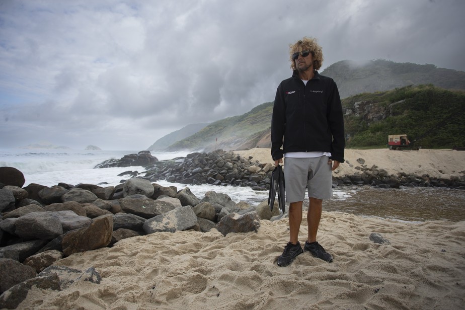 O surfista Ângelo Lopes: 'Eu tentei entrar para pegar a criança, mas vinha muita onda'
