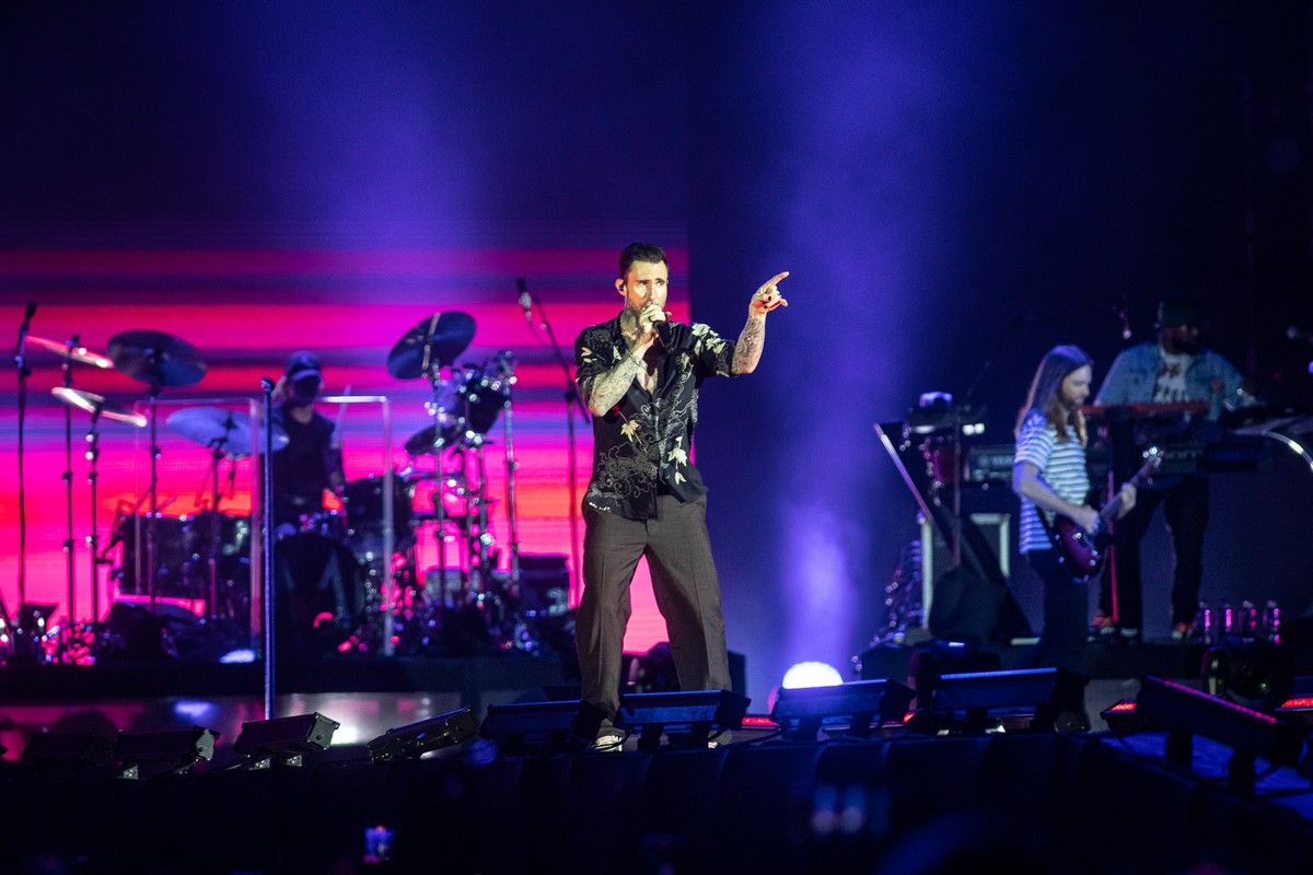 Maroon 5 passeia por hits em display quente e apaixonado pelo Brasil |  Música