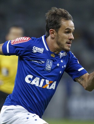 Lucas convive no ano com panelas  de pressão em Cruzeiro e Palmeiras