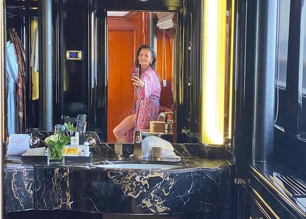 A selfie compartilhada pela atriz Catherine Zeta-Jones (Foto: Instagram)