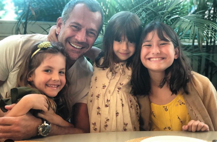 Malvino Salvador  é pai de três meninas  (Foto: Reprodução: Instagram )