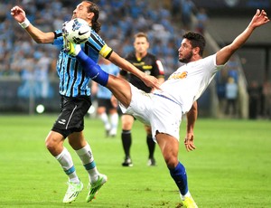 Após virada, ônibus do Cruzeiro é apedrejado em saída da Arena