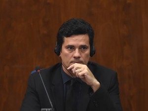 O juiz federal Sérgio Moro participa de palestra sobre operações anti-corrupção 'Lava Jato', que acontece no Brasil, e 'Mani Pulite' (mãos limpas), na Itália, durante uma palestra em São Paulo (Foto: Nelson Almeida/AFP)
