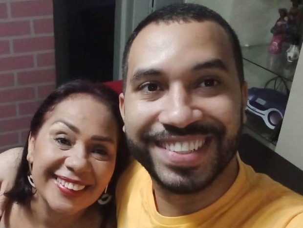 Dona Jacira Santanna e o filho, Gilberto (Foto: Reprodução/Instagram)