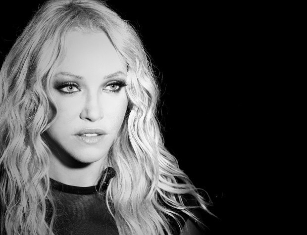 Deborah Blando lança novo clipe; assista 'Belong' - Quem | QUEM News