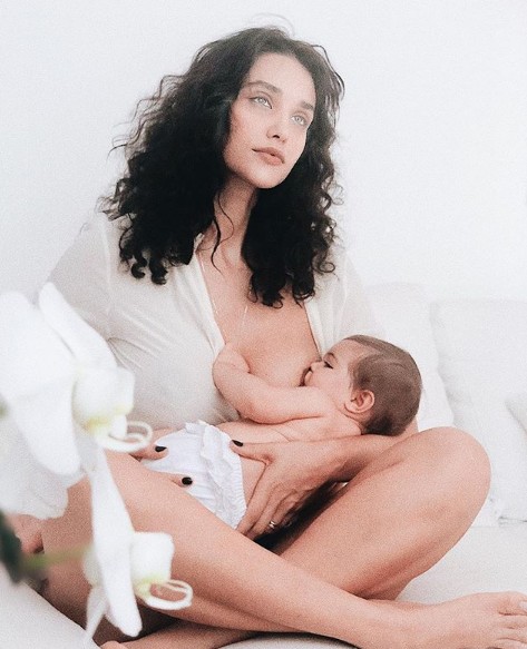 Débora Nascimento com a filha, Bella (Foto: Reprodução Instagram)
