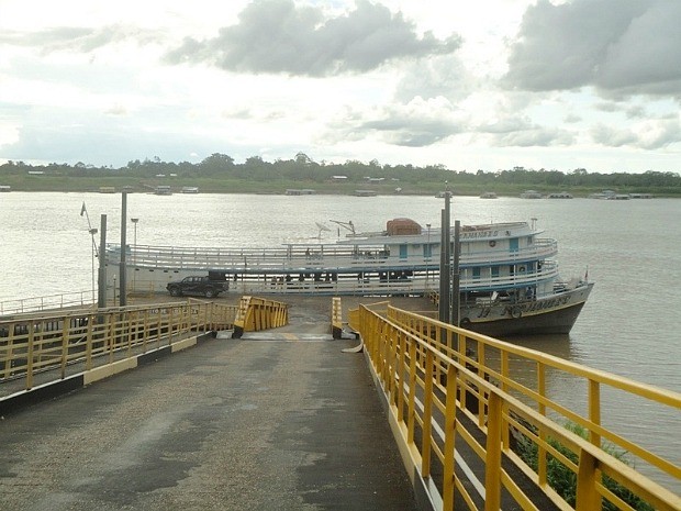 Barco estava atracado no Porto de Tabatinga (Foto: Divulgação/Marinha)