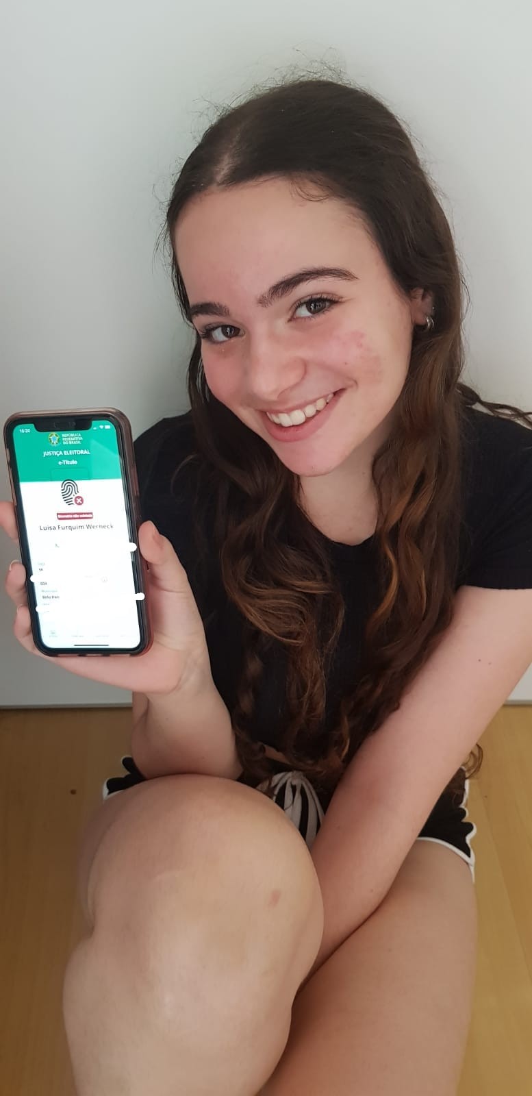 'É desperdício não votar', diz adolescente que tirou título de eleitor em BH; TSE registra baixa adesão de faixa etária