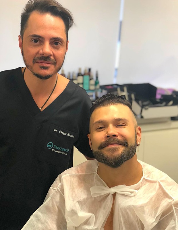 Sertanejo Marcos realiza operação de implante capilar (Foto: Reprodução/Instagram)