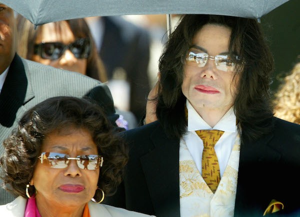 Michael Jackson e a mãe, Katherine Jackson (Foto: Getty Images)