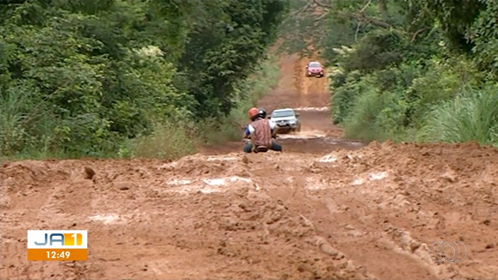 Rodovias que ligam as duas cidades não são pavimentadas — Foto: Reprodução/TV Anhanguera