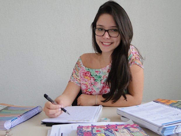Mariana Mestriner, de 20 anos, diz que se tornar aluna de medicina na USP Ribeirão será um orgulho (Foto: Adriano Oliveira/G1)