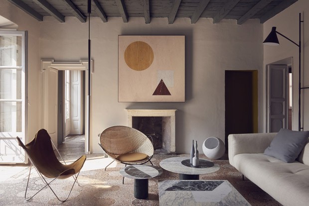 Décor do dia: o mármore é o elemento principal desta sala de estar (Foto: Reprodução)