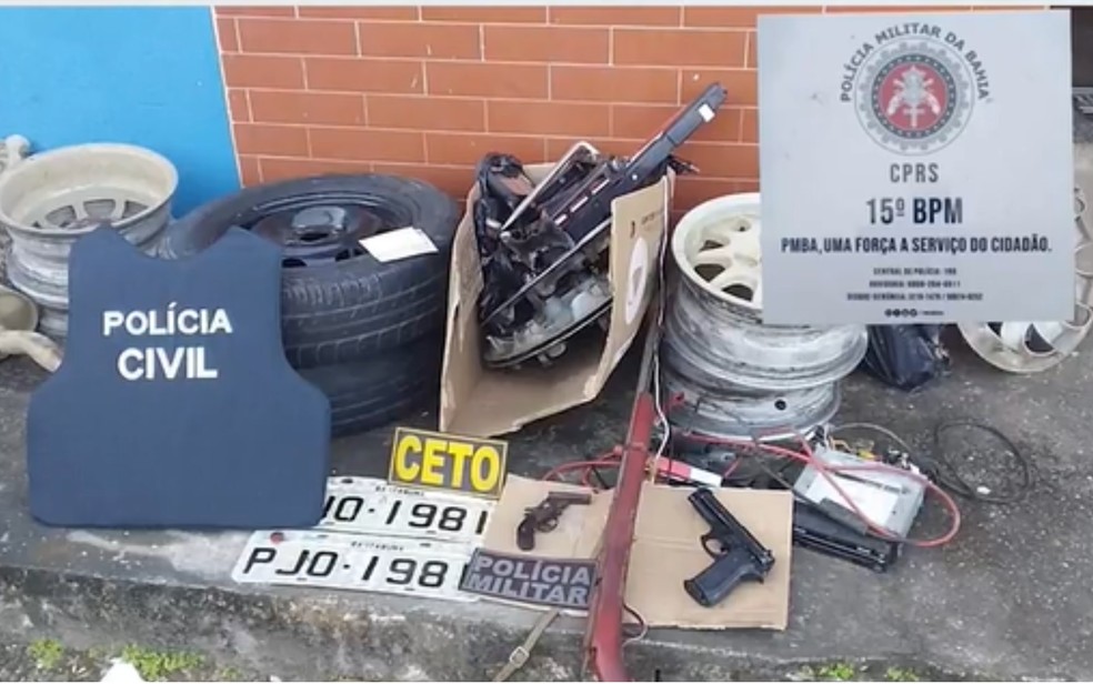Buscas foram feitas na casa de um dos suspeitos. — Foto: Polícia Militar