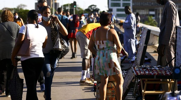 Comércio de rua em Brasília (Foto: Marcelo Camargo/Agência Brasil)