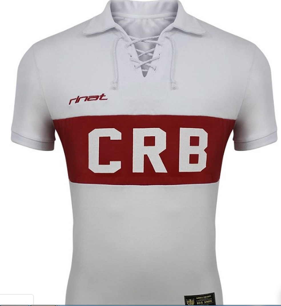 Em 2016, o CRB lançou uma camisa retrô para lembrar o título de 1927 — Foto: Reprodução Rinat