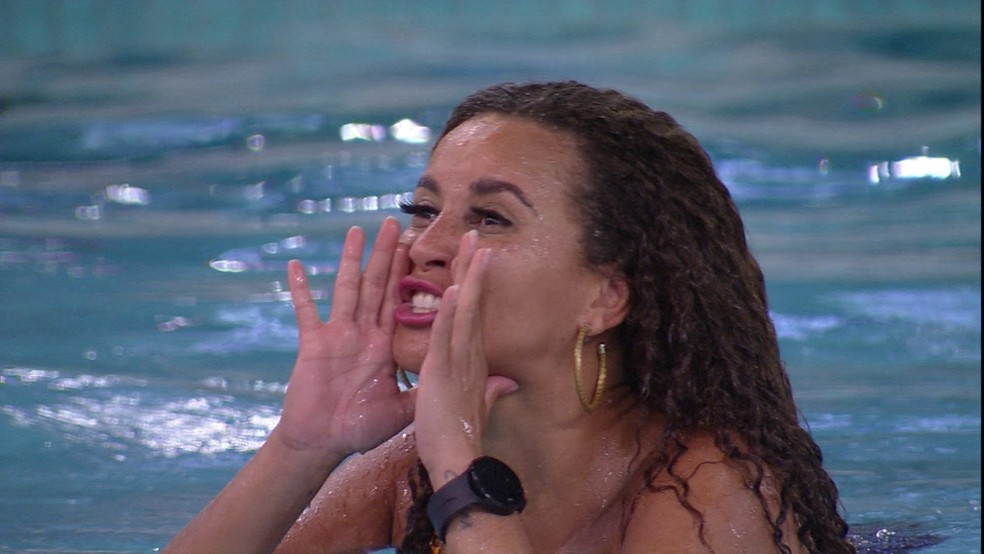 Após permanecer no BBB 23, Domitila Barros pula na piscina e grita: 'Vamos errar sim' — Foto: Globo