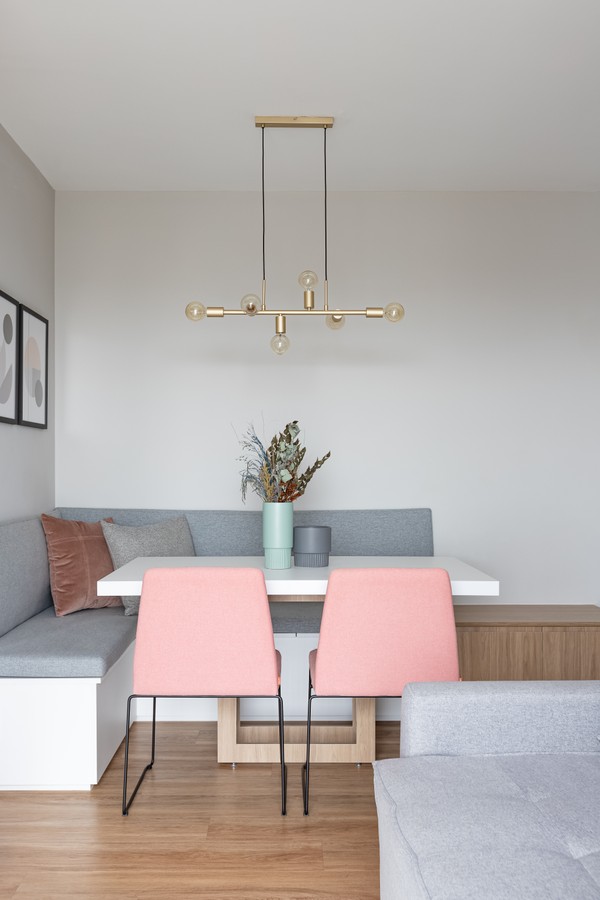 53 m² organizados com móveis sob medida e decorados com tons pastel (Foto: Monica Assan ) 53 m² organizados com móveis sob medida e decorados com tons pastel (Foto: Monica Assan )
