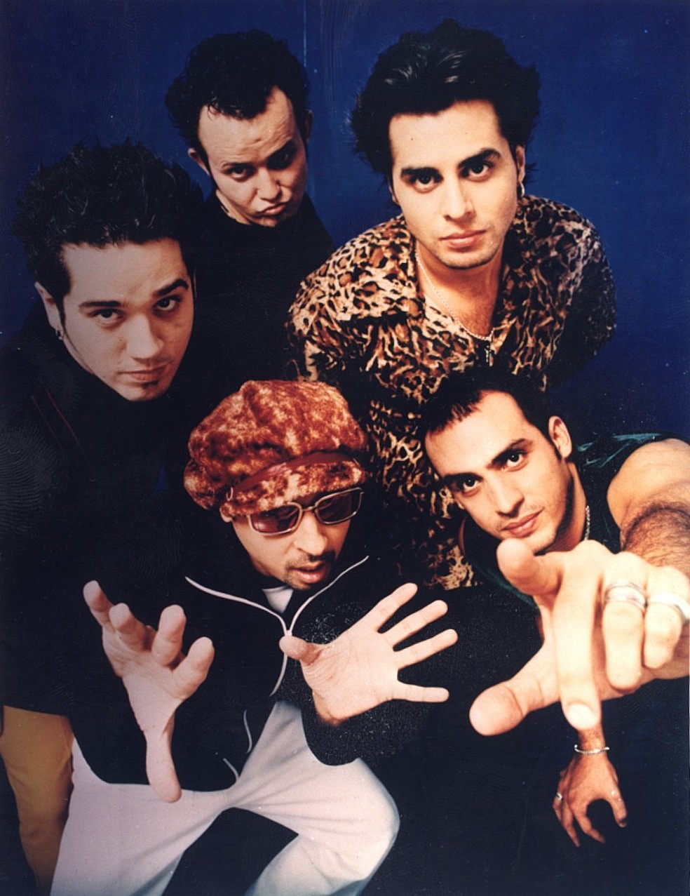 Os integrantes do Jota Quest em foto de 1998, ano de lançamento do segundo álbum do grupo, "De volta ao planeta" — Foto: Divulgação