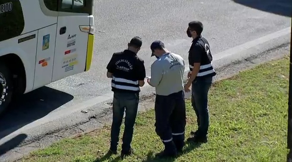 Fiscais da Artesp, Policiais Civis e Rodoviária, Fizeram uma operação nesta terça-feira — Foto: Reprodução/TV TEM