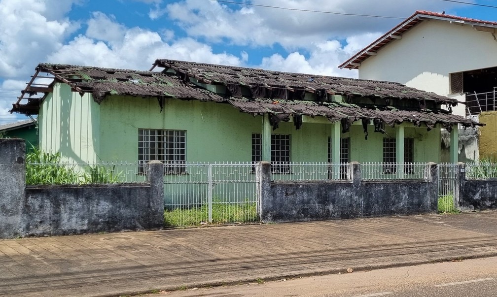 Telhado de casa derrete por conta do sol em Boa Vista