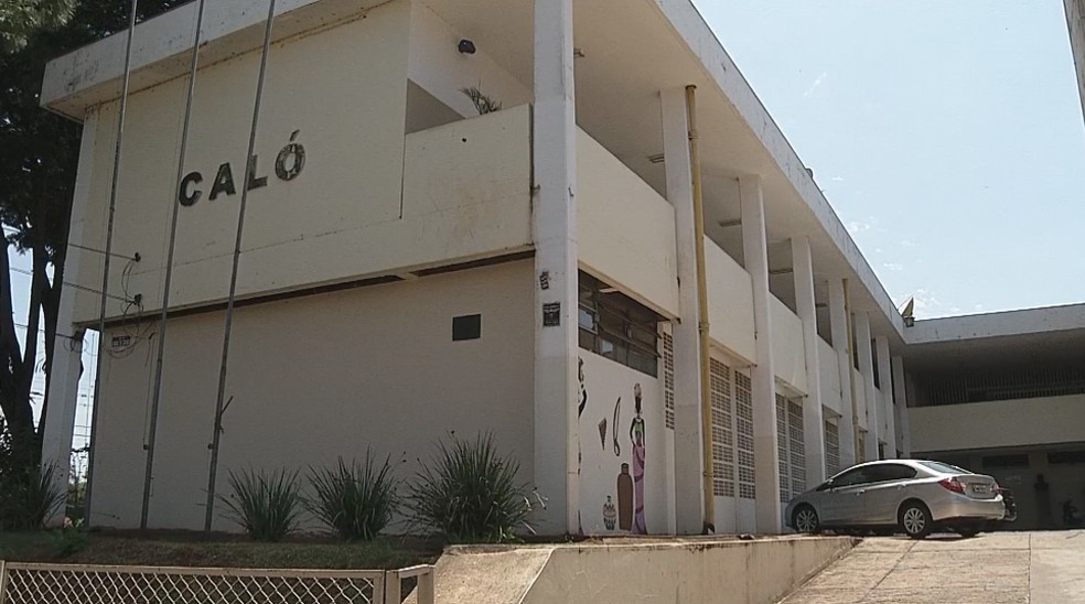 Aluno estava tendo aula na Escola Domingos Camerlingo Caló quando passou mal — Foto: Reprodução/TV TEM
