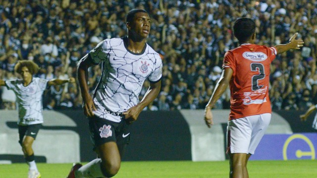 Felipe Augusto comemora em River-PI x Corinthians