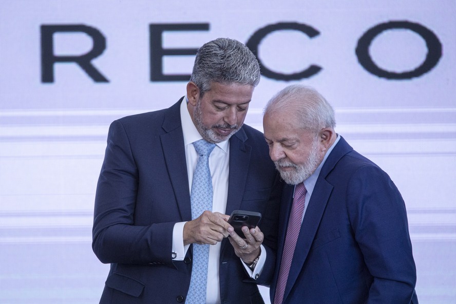 O presidente Lula e o deputado Arthur Lira na posse do ministro Celso Sabino