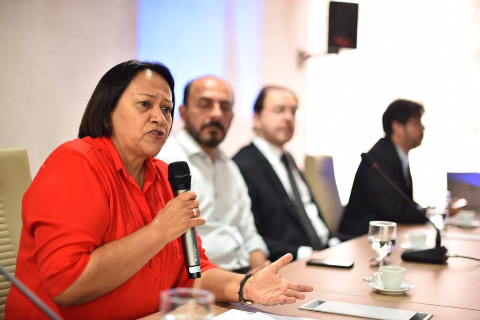 Governadora Fátima Bezerra anunciou novas medidas no combate ao coronavírus — Foto: Elisa Elsie