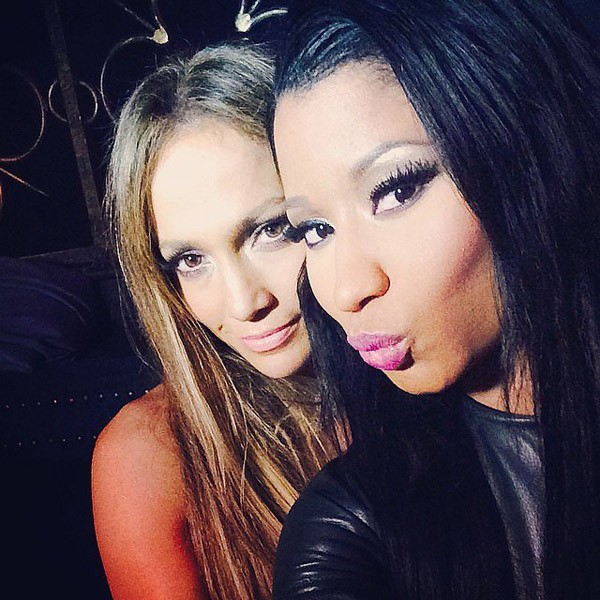 Nicki Minaj fez bico ao posar do lado de J-Lo no VMA de 2014 (Foto: Instagram)