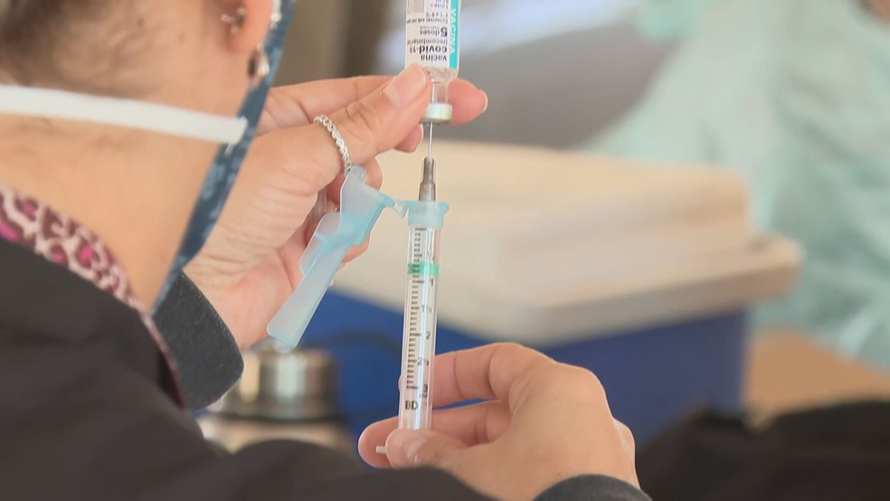 Vacina contra a Covid-19 no DF — Foto: TV Globo / Reprodução