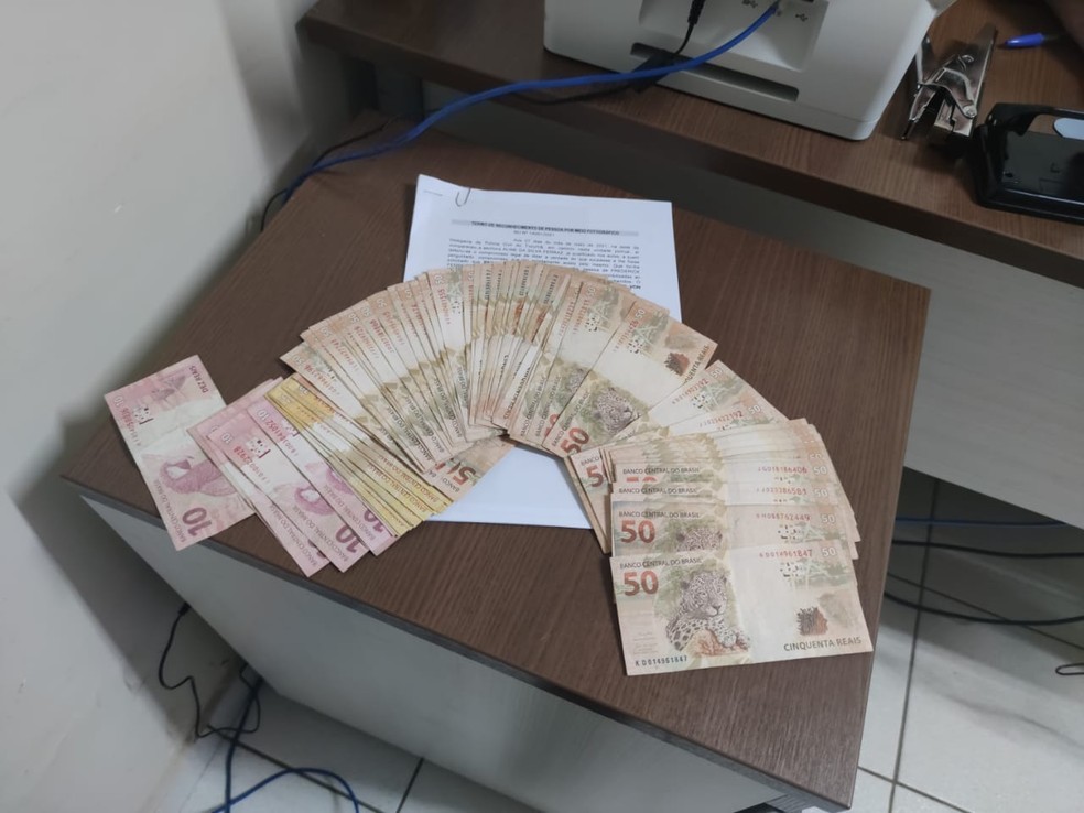 Dinheiro foi devolvido por suspeito na Delegacia de Polícia Civil do bairro Tucumã, em Rio Branco, nesta quinta (20) — Foto: Arquivo/Polícia Civil 