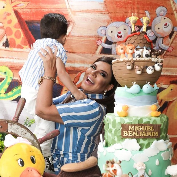Mara Maravilha e filho comemoram aniversário juntos (Foto: Van Fonseca / Dna Estúdio)