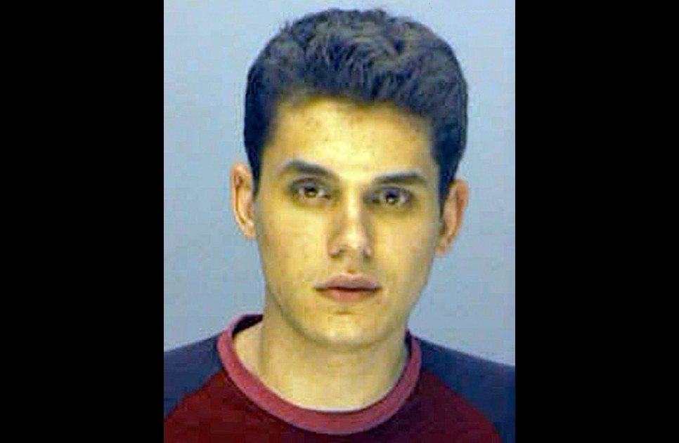 John Mayer em 26 de maio de 2001. Acusação: dirigir com licença de motorista suspensa. (Foto: Divulgação)