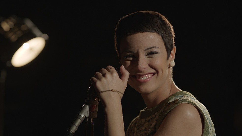 Andréia Horta interpreta Elis Regina em cinebiografia (Foto: Reprodução)