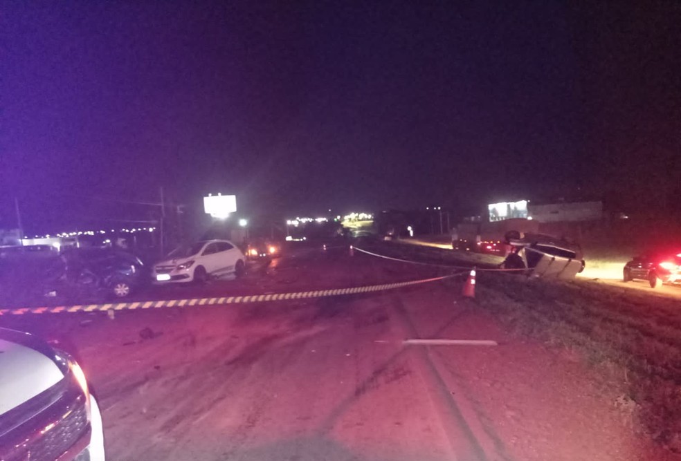 Acidente envolveu três carros e deixou sete mortos em rodovia de MT — Foto: Polícia Militar