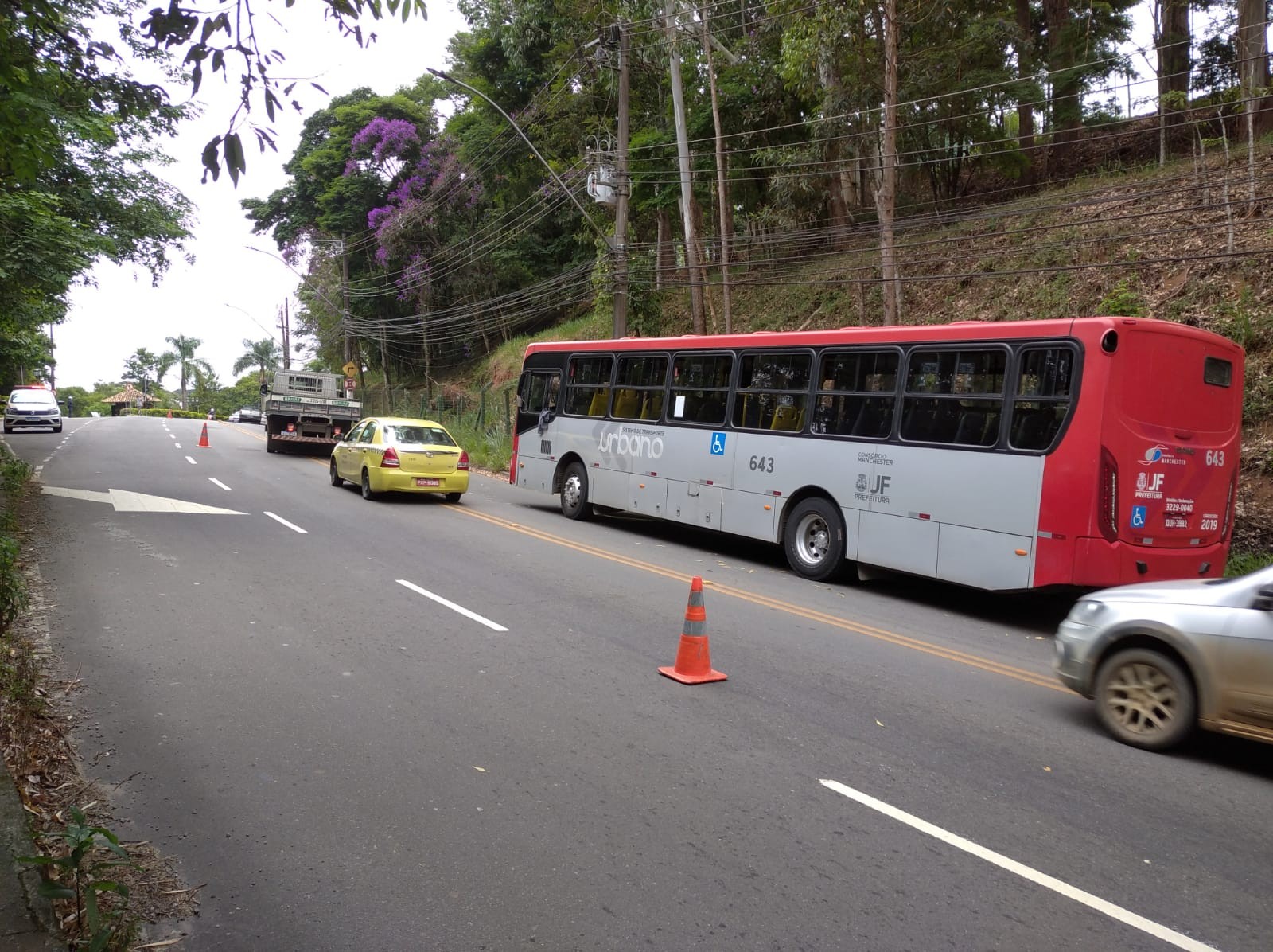 Quatro ônibus da Tusmil em Juiz de Fora apresentam falhas mecânicas em pontos diferentes da cidade
