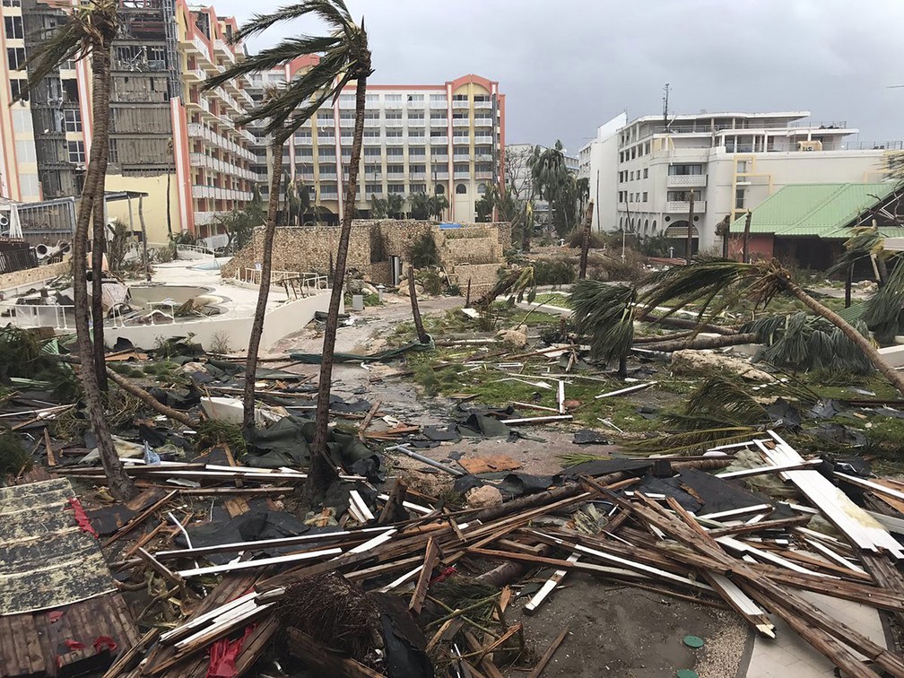 Destruição na Ilha de Saint martin, no Caribe, após passagem do furacão Irma (Foto: Jonathan Falwell via AP)