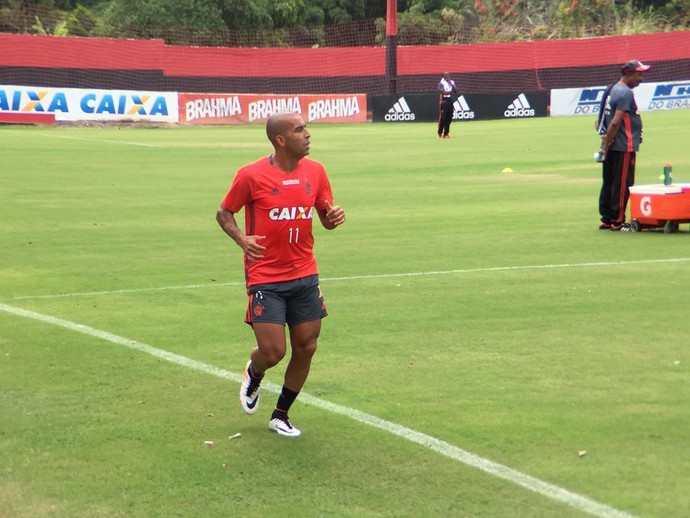 Com sondagens do mundo árabe, Sheik é ausência em vídeo do Fla