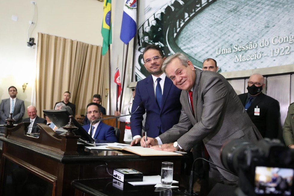 Ronaldo Lessa toma posse como vice-governador de Alagoas — Foto: Igor Pereira