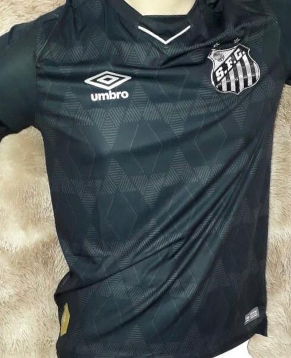 Novo uniforme 3 do Santos vaza na web — Foto: Reprodução/Twitter