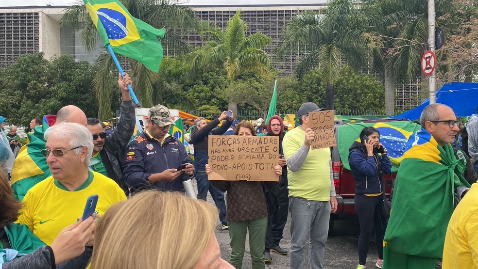 Manifestação de grupos bolsonaristas neste feriado de Finados na região do Parque do Ibirapuera, na Zona Sul de São Paulo. — Foto: Wesley Bischoff/g1