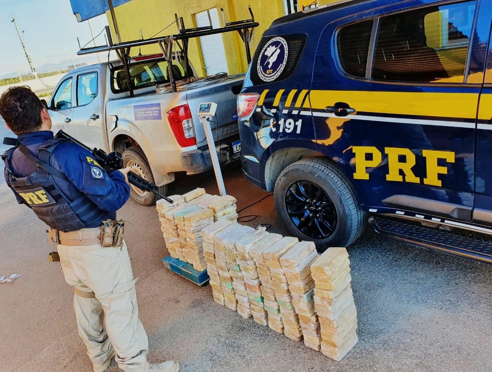 Droga estava armazenada em tabletes no interior do veículo que trafegava pela BR-403, em Acaraú (CE) — Foto: Divulgação/PRF