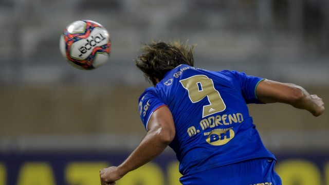 Marcelo Moreno acertou a trave do Avaí